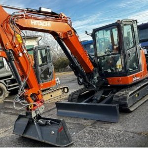 foto ZÁNOVNÍ 6.5t midibagr Hitachi ZX65