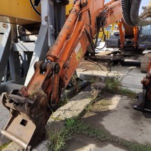 foto 26t bagr bez lopaty Hitachi ZX250 rypadlo pásové