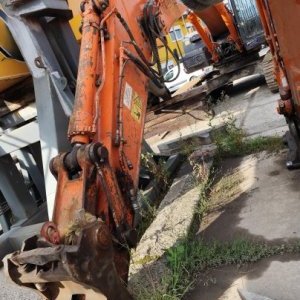 foto 26t bagr bez lopaty Hitachi ZX250 rypadlo pásové