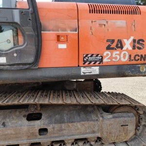 foto 26t bagr bez lopaty Hitachi ZX250 rypadlo pásové