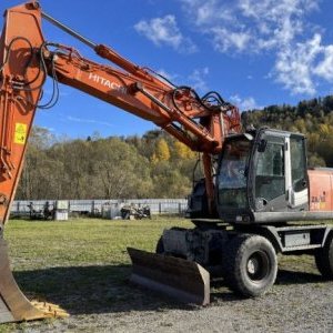 foto 22t kolové rypadlo Hitachi ZX 210W-3