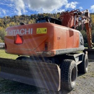 foto 22t kolové rypadlo Hitachi ZX 210W-3