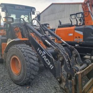 foto 16t nakladač Hitachi + váha